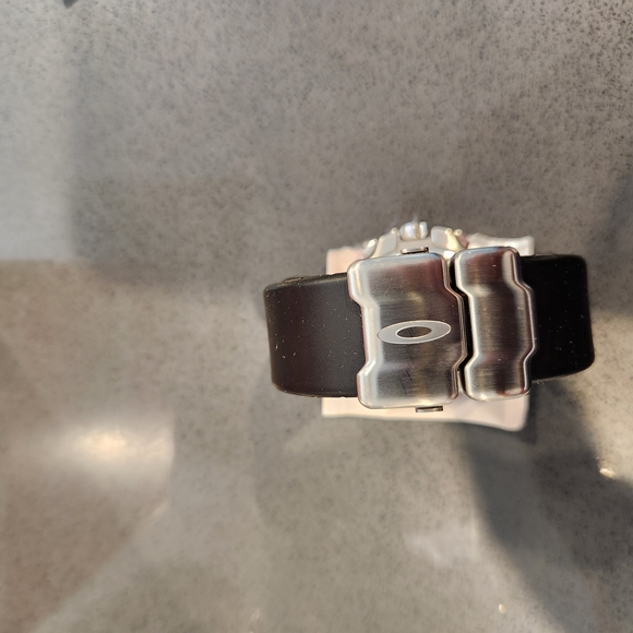 Oakley Crankcase Watch - Picture 4 of 7